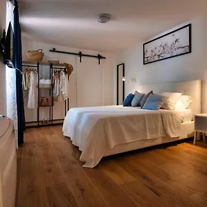 https://diomira-apartment.taorminaitalyhotels.com